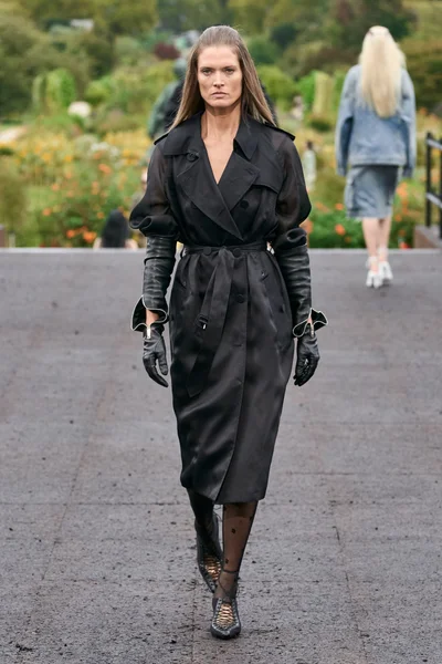Look 28
